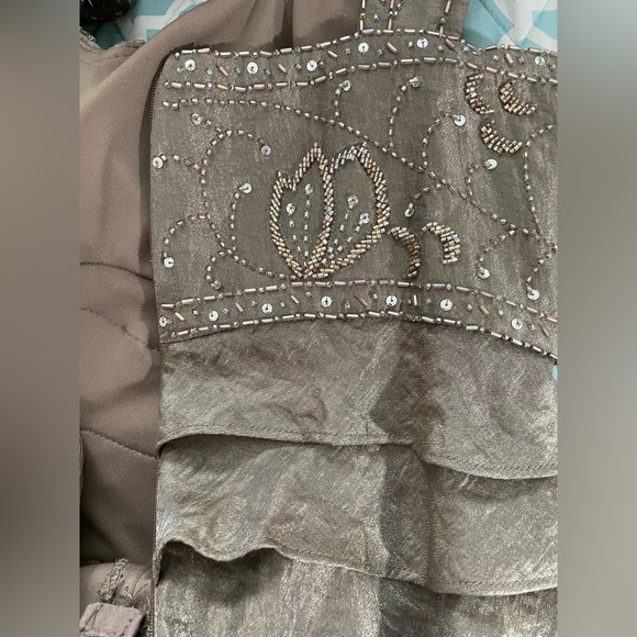 Ignite Evenings by Carol Lin Women’s 10p, beaded & sequin top embellished - Picture 4 of 7